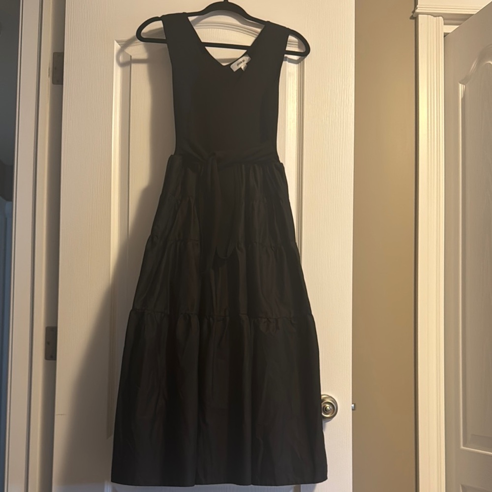 Elegant Black Sleeveless Dress